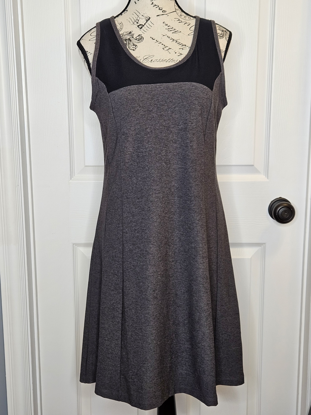 NWOT Mondetta Gray Casual Dress Sleeveless Black Yoke Size M Knee Length Active